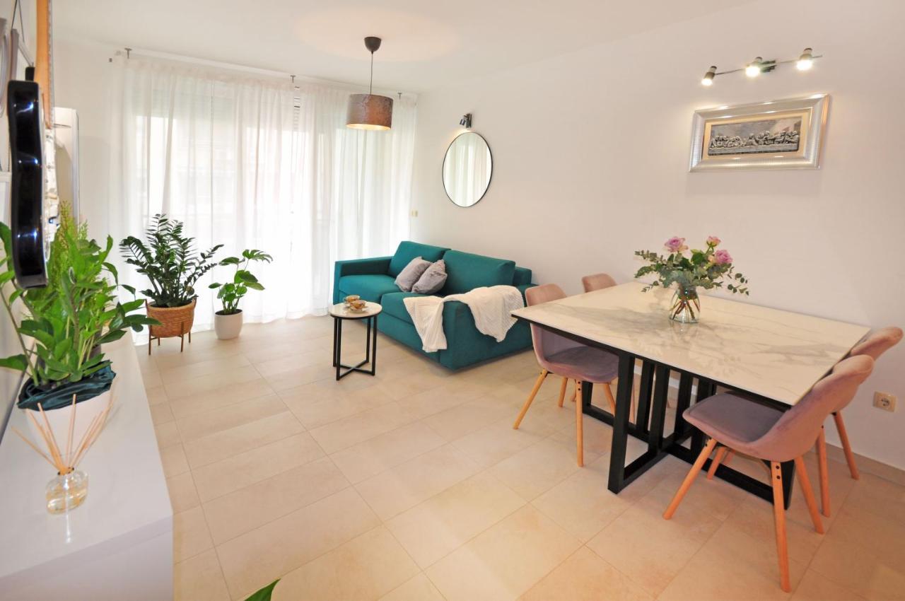 Family Apartment Noel - Omis Bagian luar foto