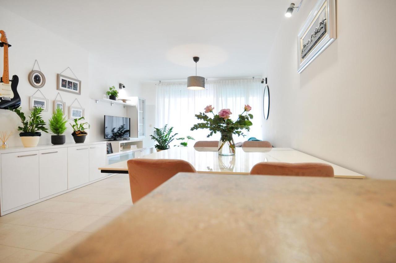 Family Apartment Noel - Omis Bagian luar foto