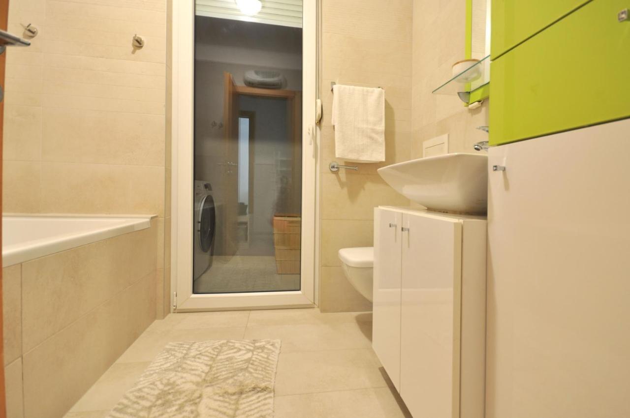 Family Apartment Noel - Omis Bagian luar foto