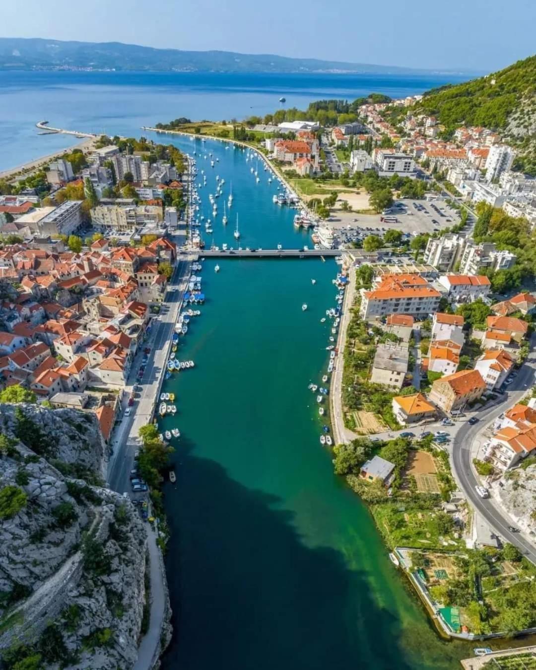 Family Apartment Noel - Omis Bagian luar foto